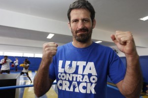 b_800_600_0_00_images_stories_ASCOM_lutaContraCrack-lutadores_luta_contra_o_crack_-_entrevista_Leo_Leite_e_Bustamante_42a