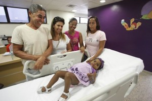 b_800_600_0_00_images_stories_ASCOM_hospDaCrianca-transpMilena_hosp_da_crianca_-_internacao_Milena_-_transplante_39