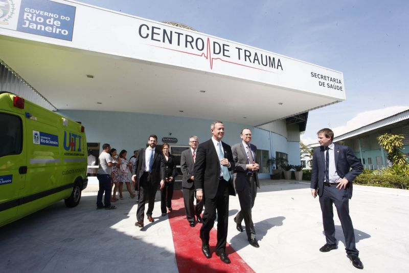 b_800_600_0_00_images_stories_ASCOM_visitasInternacionais2013_hosp_alberto_torres_-_visita_governador_Maryland_123