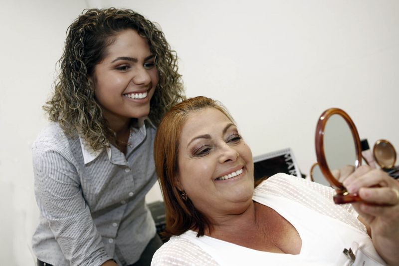 b_800_600_0_00_images_stories_ASCOM_hosp_melchiades_calazans_-_dia_da_mulher_maquiagem_60
