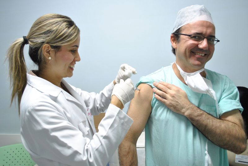b_800_600_0_00_images_stories_ASCOM_hospDonaLindu-Vacinacao_Hosp_Dona_Lindu_-_vacinacao_2